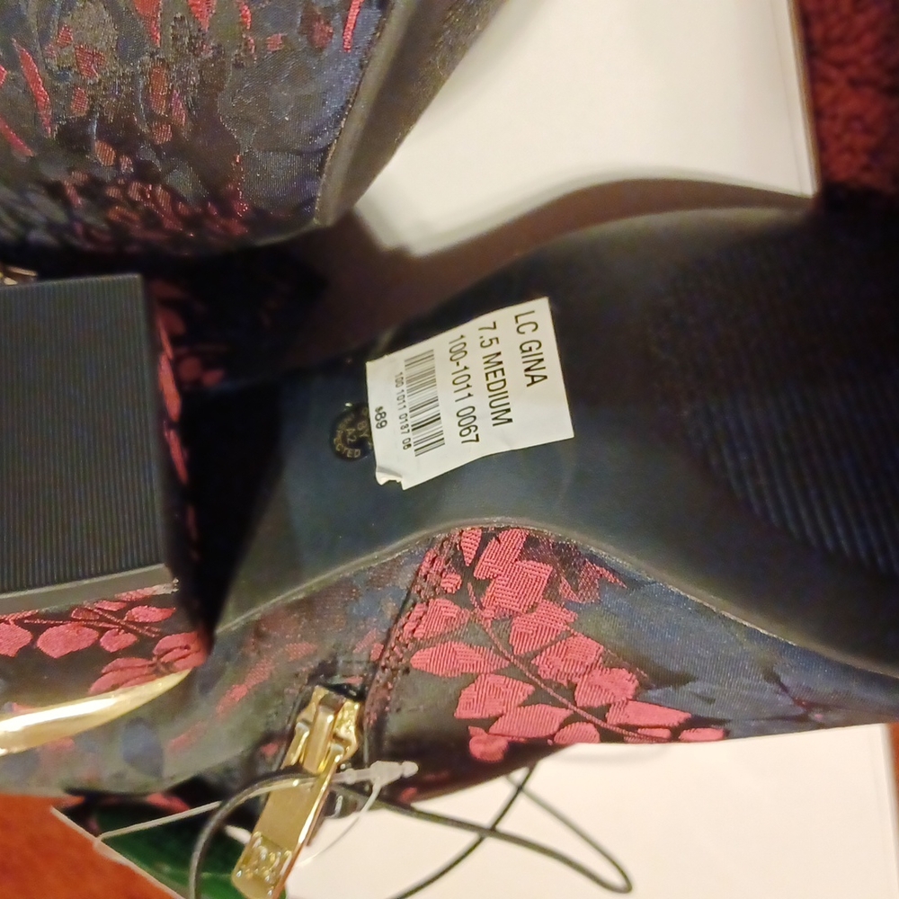 Boots - Picture 4 of 6